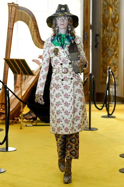 Look 38